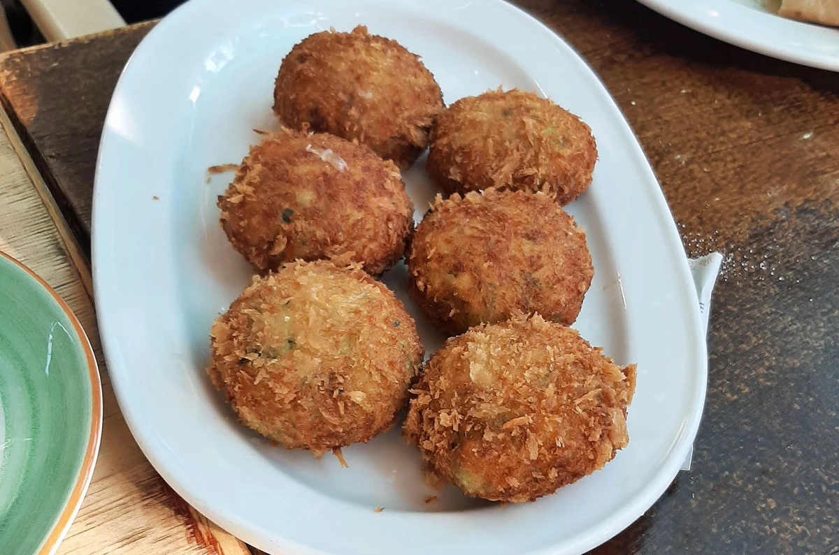 Kolokithokeftedes, kotleciki z cukinii Kolokithokeftedes, kotleciki z cukinii