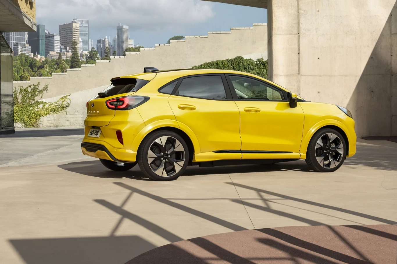 Ford Puma Gen-E dostępny jest tylko w jednym wariancie napędu. Generuje 168 KM i 290 Nm.