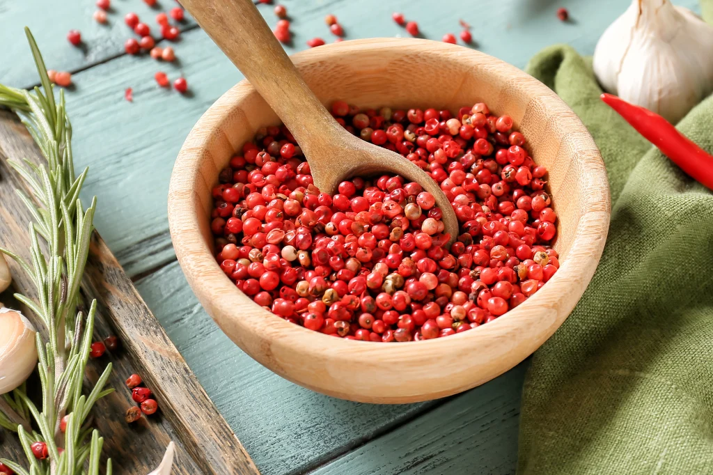 Naturalny spalacz tłuszczu, wróg cholesterolu. Zapomniany czerwony pieprz jest wyborny do ryb, w tym śledzi