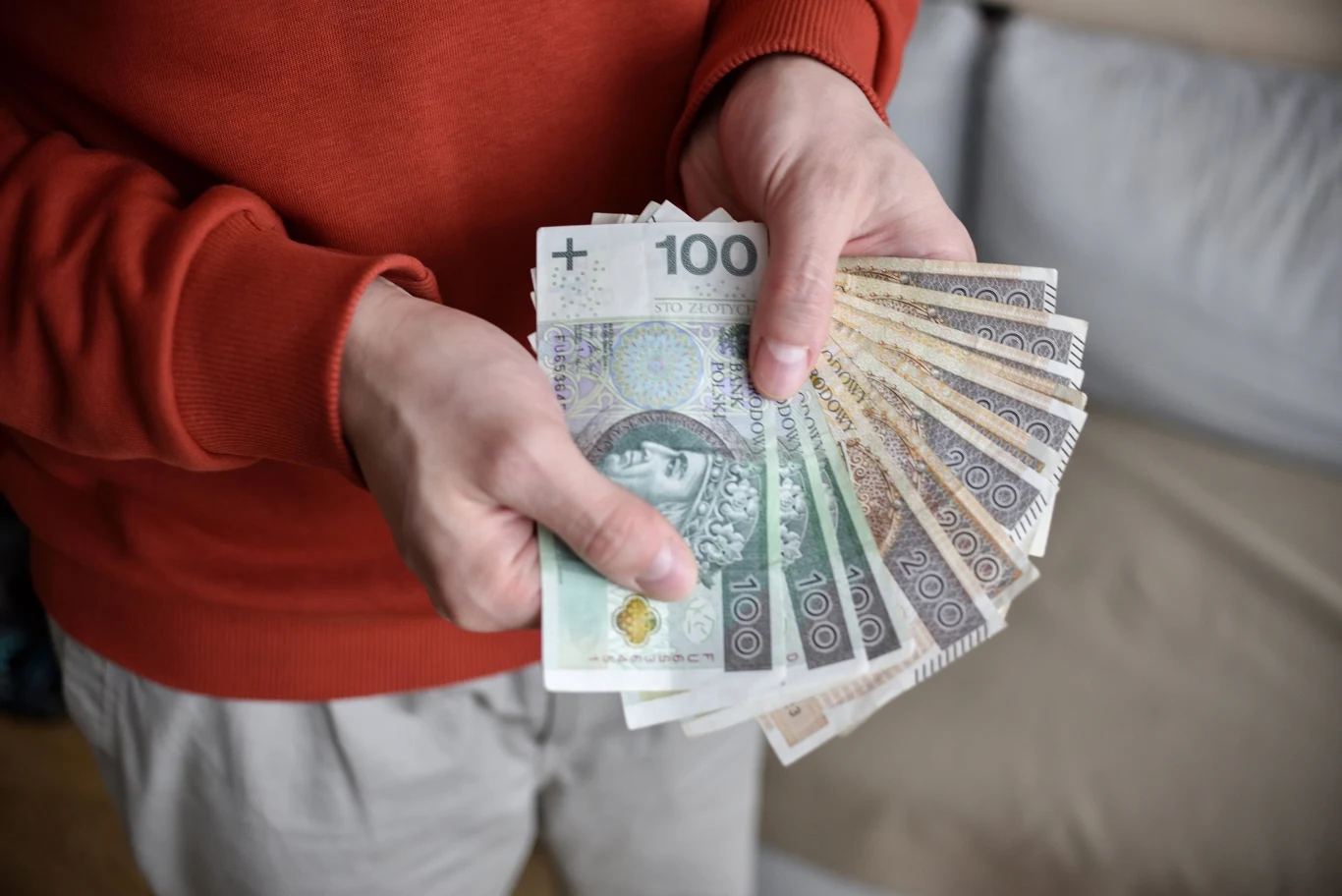 Pieniądze z ZUS po zmarłym. Kto może na nie liczyć? Pieniądze z ZUS po zmarłym. Kto może na nie liczyć?