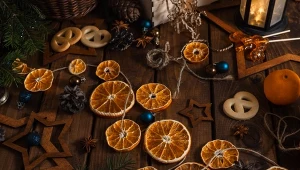 Jak zrobić ozdoby świąteczne? Pomysły na ekologiczną choinkę