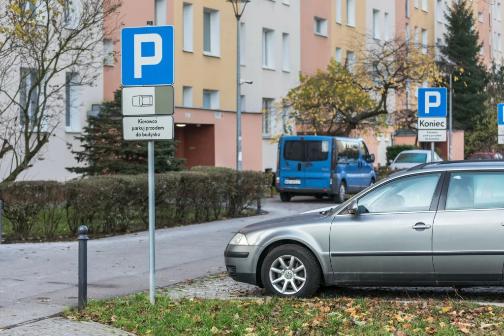 Często liczba miejsc parkingowych jest mniejsza niż liczba mieszkań.