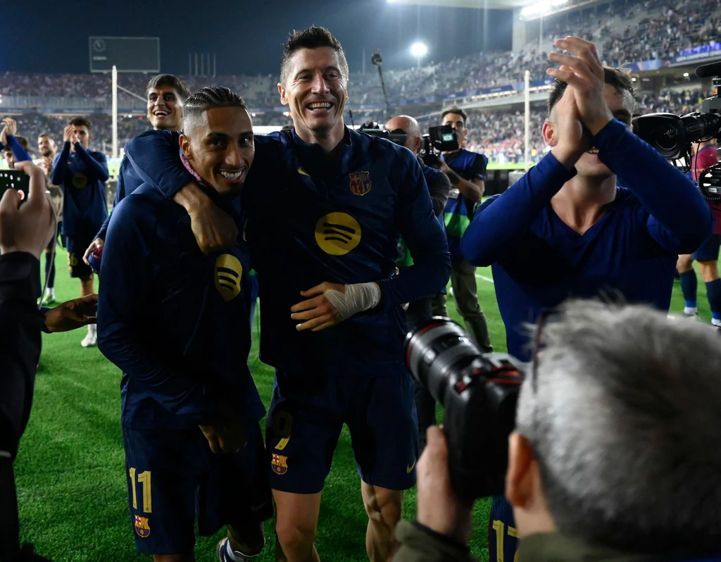 Raphinha u boku Roberta Lewandowskiego po kolejnym triumfie Barcelony Raphinha u boku Roberta Lewandowskiego po kolejnym triumfie Barcelony