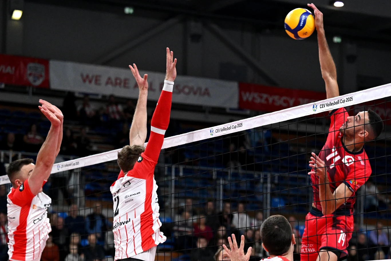 Siatkarze Asseco Resovii w bloku: Lukas Vasina i Dawid Woch