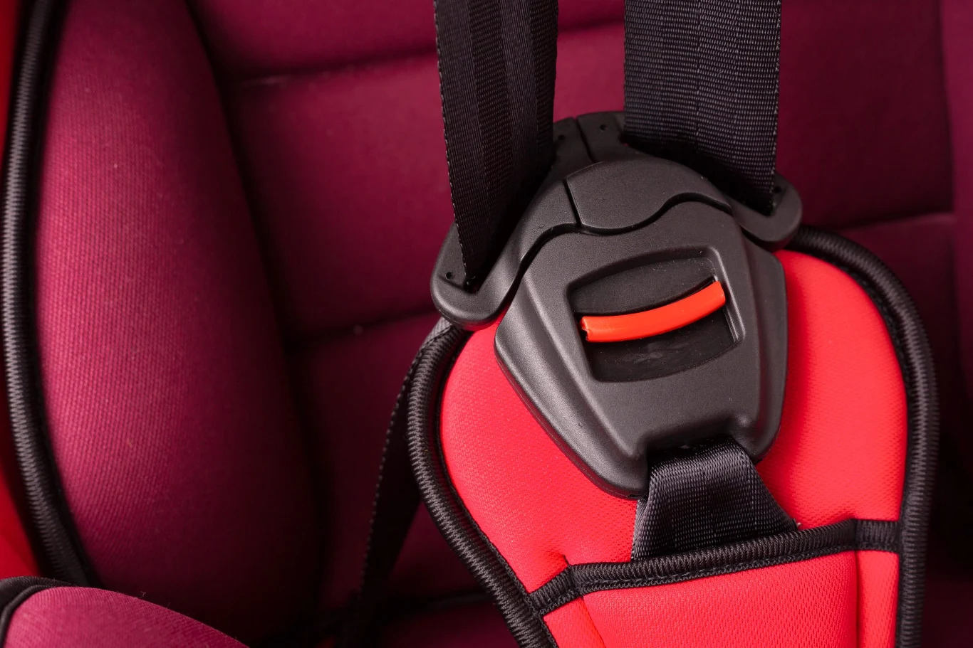 Ekspert ds. bezpieczeństwa dzieci podpowiada jak prawidłowo zapiąć pasy Ekspert ds. bezpieczeństwa dzieci podpowiada jak prawidłowo zapiąć pasy