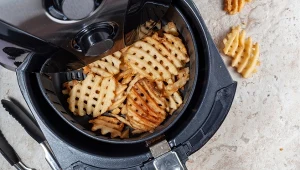 Kupiłeś air fryer, żeby smażyć bez tłuszczu? Sprawdź, czy to rzeczywiście takie zdrowe
