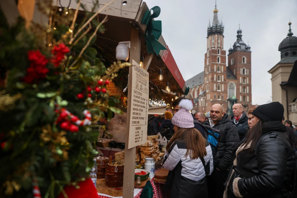 Jarmark bożonarodzeniowy w Krakowie. Łukasz Gibała mówi o "kosmicznych cenach"