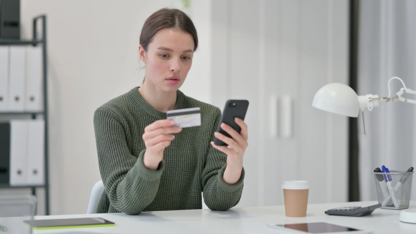 InPost, Cert Polska NASK i policja uczą, jak bezpiecznie zrobić zakupy w sieci przed świętami CERT zwrócił uwagę na niebezpieczeństwo oszustw internetowych. Reakcja Facebooka zaskakuje.