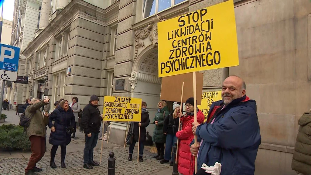 Protestujący przeciwko zakończeniu programu Centrów Zdrowia Psychicznego