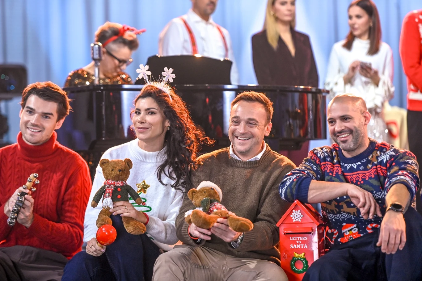 Gwiazdy "halo tu polsat" na planie świątecznego teledysku