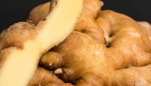 Imbir przechowuj tylko w ten sposób. Nie zepsuje się przez wiele tygodni