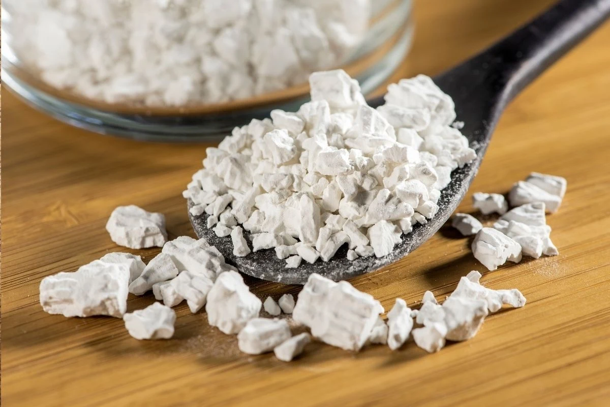 Kudzu najczęściej przyjmuje się w formie sproszkowanej