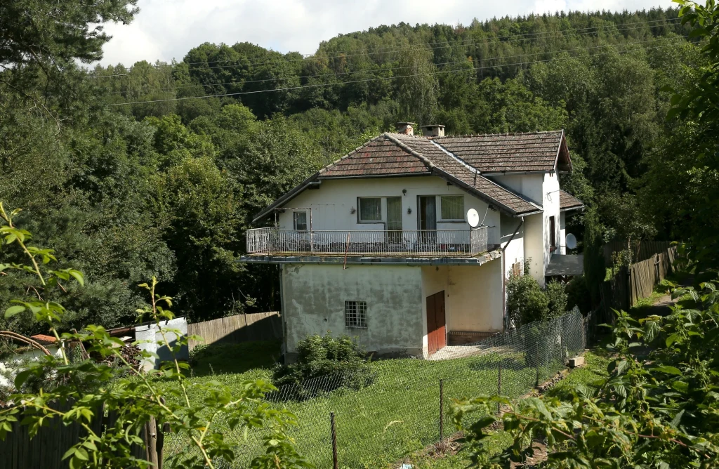 Rodzinny dom Violetty Villas zbudowano w 1904 roku. Budynek rozpaczliwie wymaga remontu. Rodzinny dom Violetty Villas zbudowano w 1904 roku. Budynek rozpaczliwie wymaga remontu.