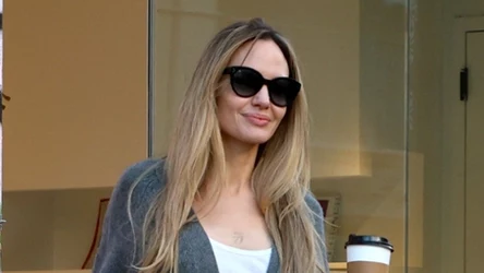 Angelina Jolie rozkwita. Tak wygląda na co dzień, z kubkiem kawy na wynos