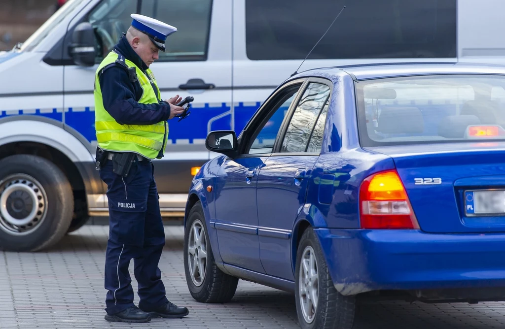 Już ponad 312 tys. polskich kierowców strciło prawo jazdy za przekroczenie prędkości o więcej niż 50 km/h w obszarze zabudowanym. Rekordziści nawet 6-krotnie