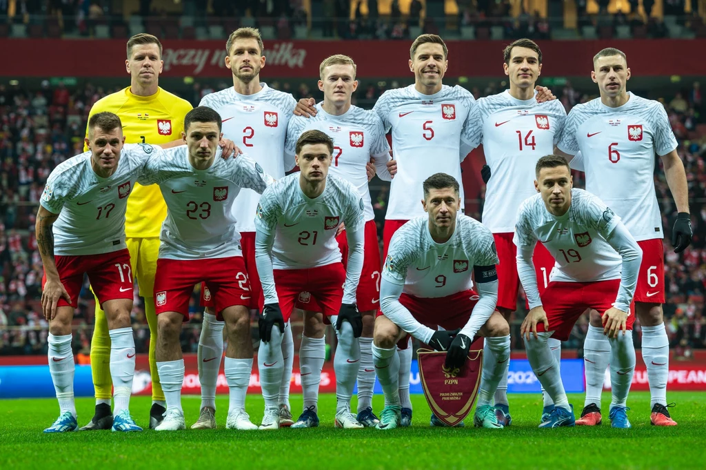Paweł Bochniewicz (drugi od lewej w górnym rzędzie) po raz ostatni wystąpił w reprezentacji Polski w listopadzie 2023 roku Paweł Bochniewicz (drugi od lewej w górnym rzędzie) po raz ostatni wystąpił w reprezentacji Polski w listopadzie 2023 roku