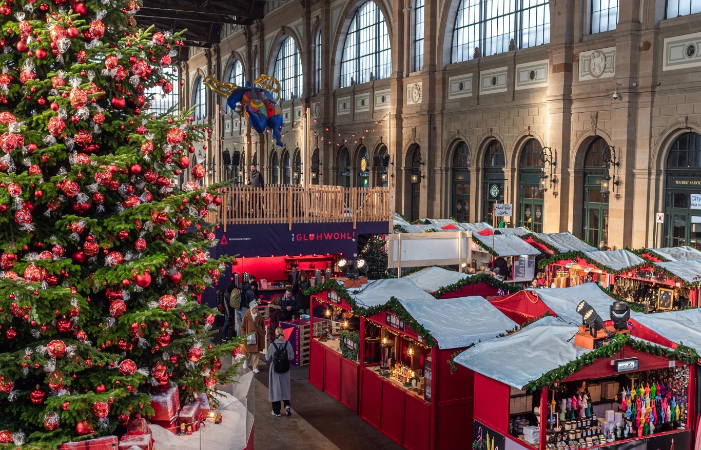 Polacy chętnie wybierają loty do Zurychu, w którym można poczuć prawdziwą magię świąt Polacy chętnie wybierają loty do Zurychu, w którym można poczuć prawdziwą magię świąt