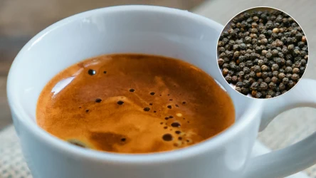 Ta przyprawa z kuchennej szafki podkręci smak i właściwości "małej czarnej"