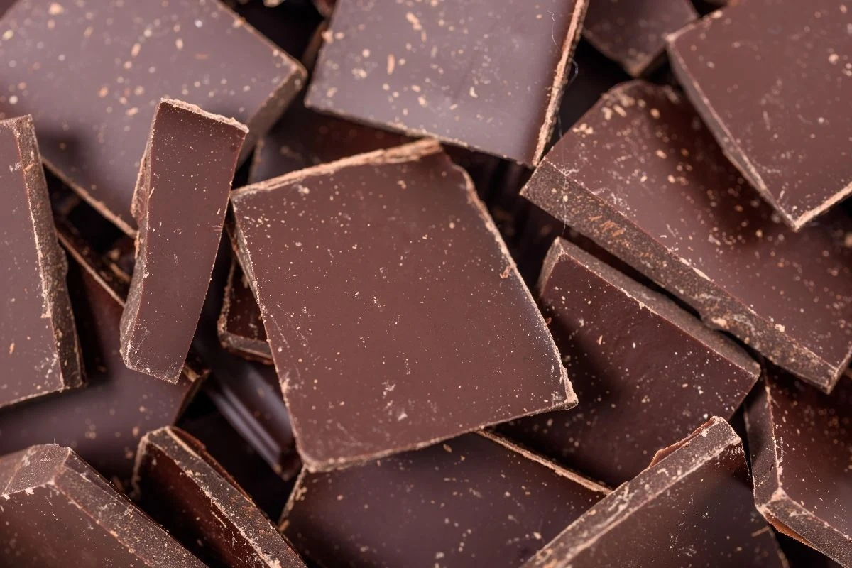 Ciemna czekolada ma w sobie mnóstwo dobroczynnych składników odżywczych Ciemna czekolada ma w sobie mnóstwo dobroczynnych składników odżywczych
