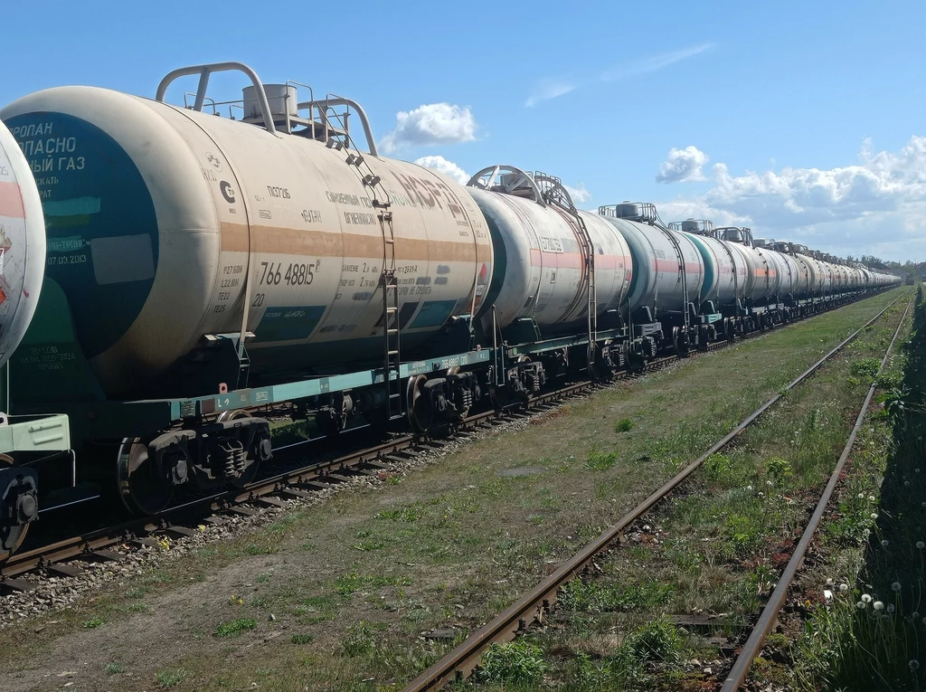 Już po 20 grudnia zacznie obowiązywać pełne embargo na LPG rosyjskiego pochodzenia. Na zdjęciu transport gazu LPG w Braniewie przy granicy z Rosją