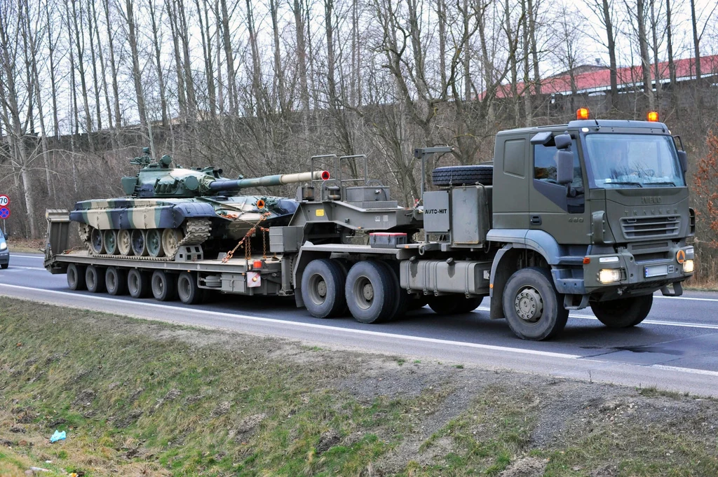 Polska zbuduje pancerne drogi. Mają wytrzymać przejazd wojska i klęski żywiołowe