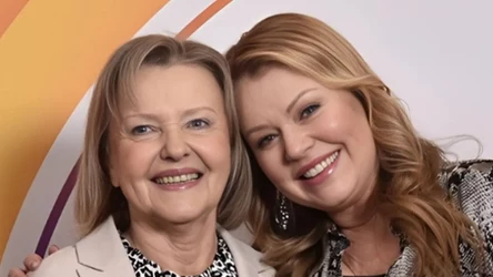 "Zafundowałam dziecku życie sieroty". Magdalena Wójcik z mamą w pełnej wzruszeń rozmowie
