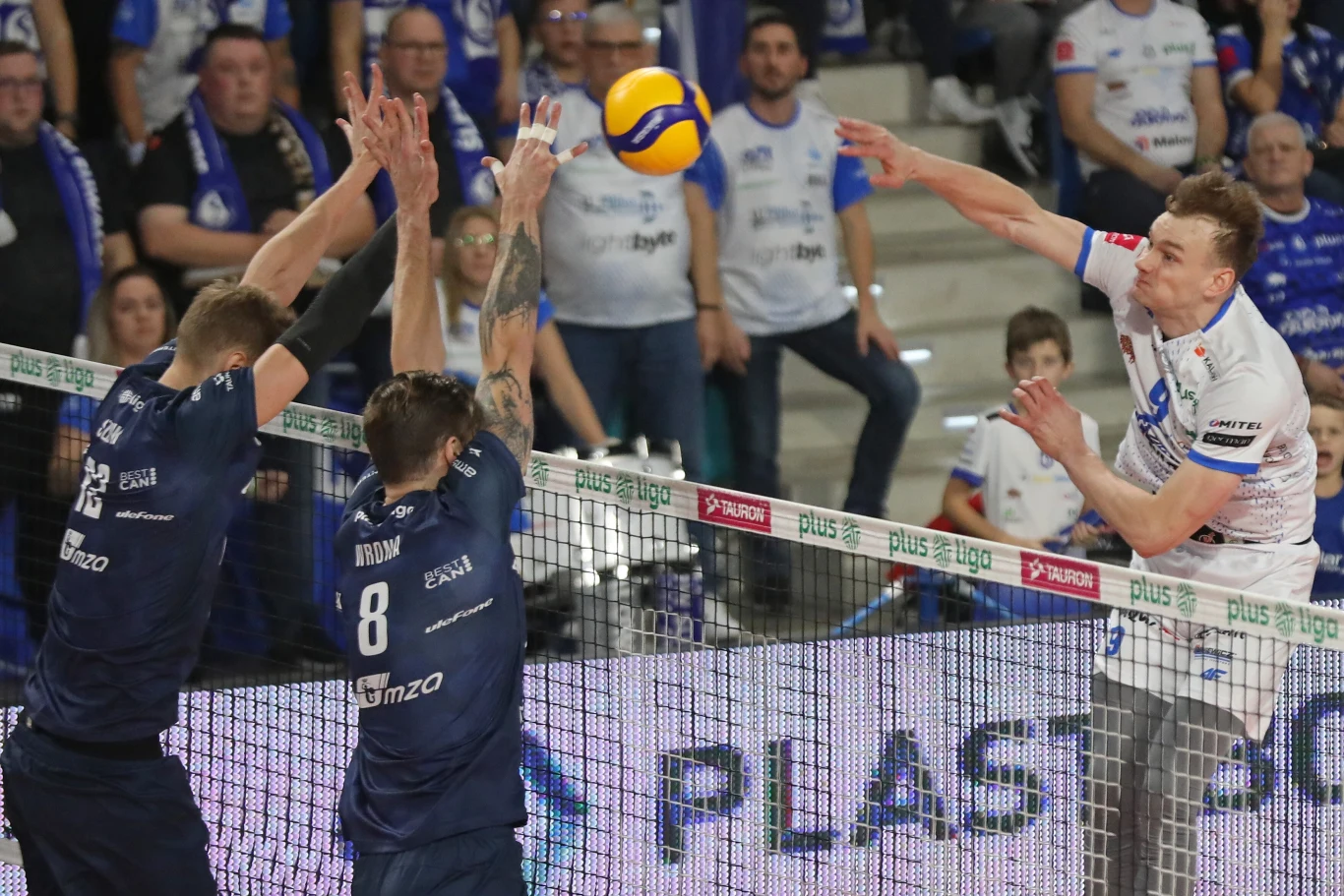 Atakuje Bartosz Filipiak ze Ślepska Malow Suwałki