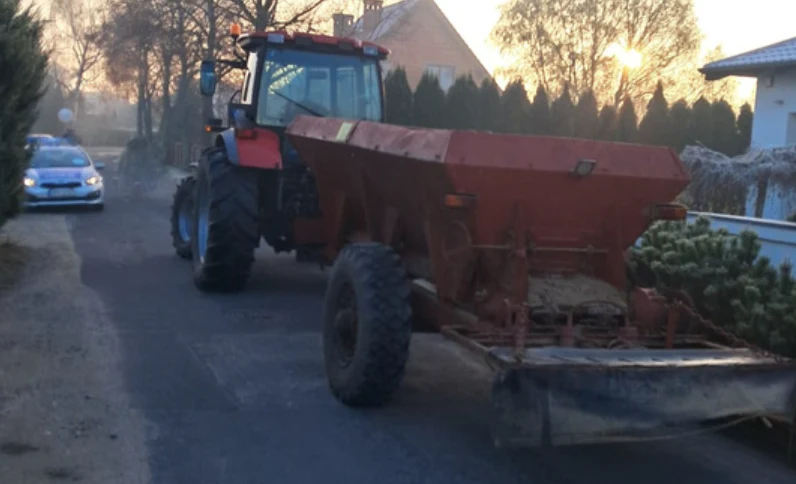 Pijany traktorzysta w rękach służb. Miał ponad trzy promile alkoholu Pijany traktorzysta w rękach służb. Miał ponad trzy promile alkoholu