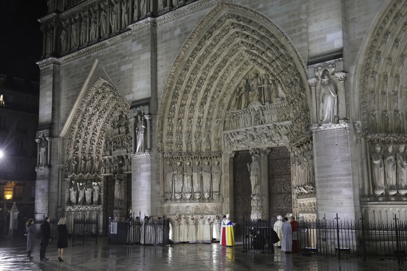Ponowne otwarcie katedry Notre Dame w Paryżu. Świątynia została częściowo zniszczona w pożarze w 2019 roku