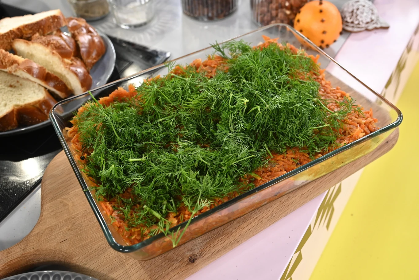 Morszczuk po grecku wychodzi niezwykle soczysty. 