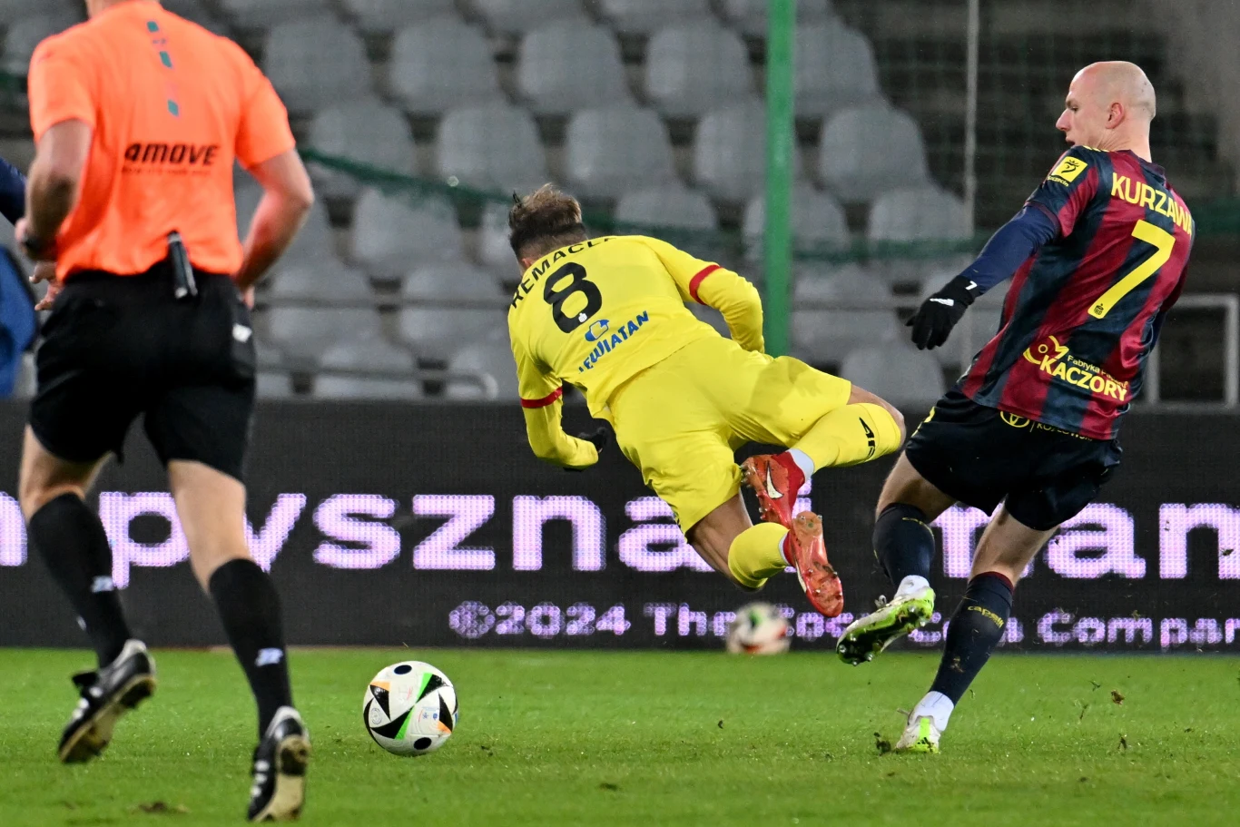 Długimi fragmentami był to... niestety "mecz walki" Długimi fragmentami był to... niestety "mecz walki"