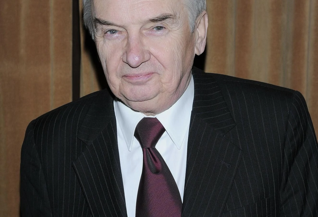 Tadeusz Sznuk ma zaskakujące wykształcenie. Tadeusz Sznuk ma zaskakujące wykształcenie.