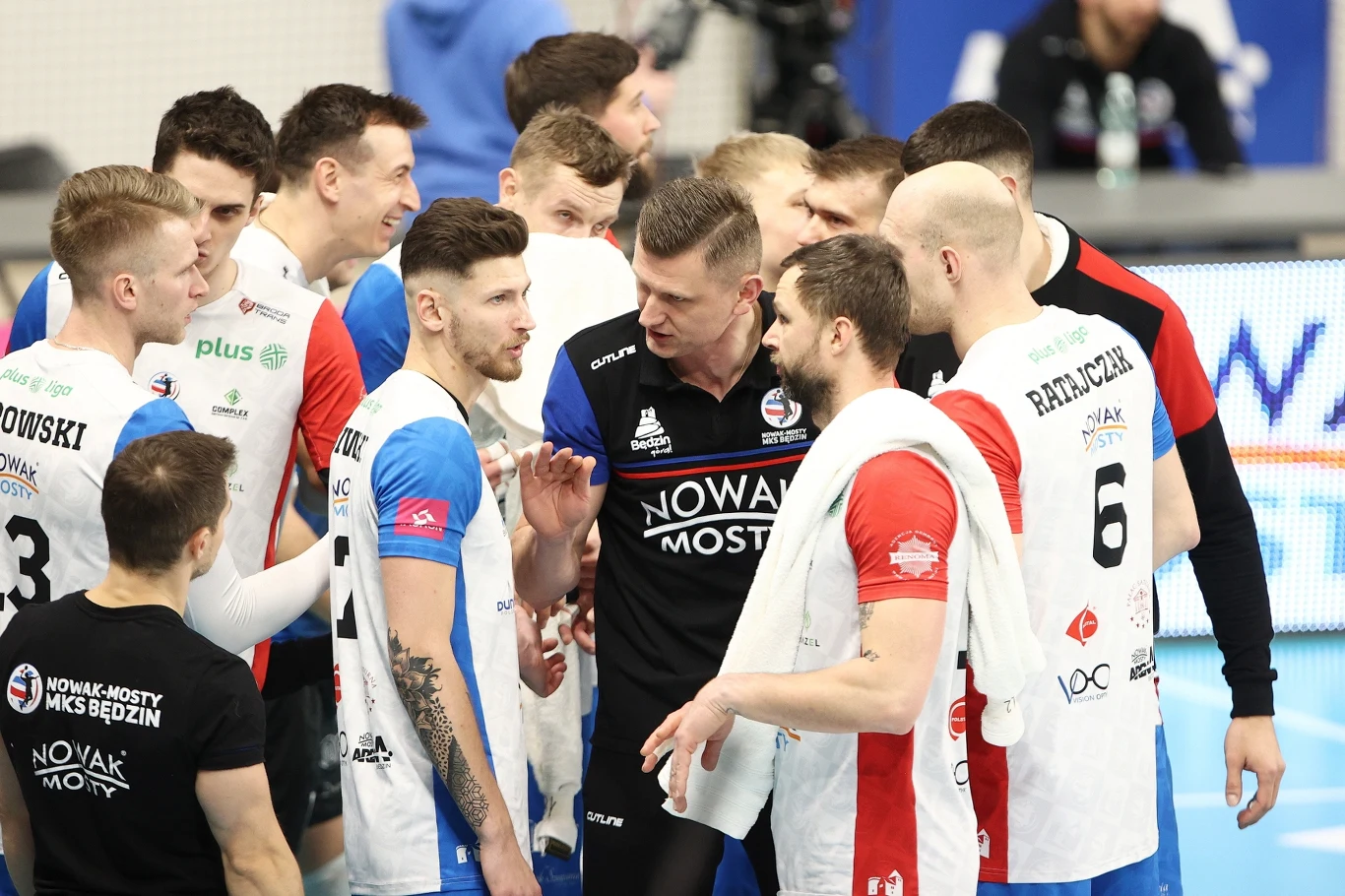 Siatkarze MKS-u Będzin z trenerem Radosławem Kolankiem