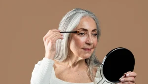 To najlepszy kolor cieni do powiek dla pań po 50-tce. Oko wygląda 10 lat młodziej 