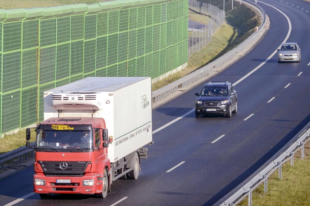 Kupili mieszkania przy autostradzie A6. Teraz chcą, by kierowcy jeździli wolniej, bo przeszkadza im hałas