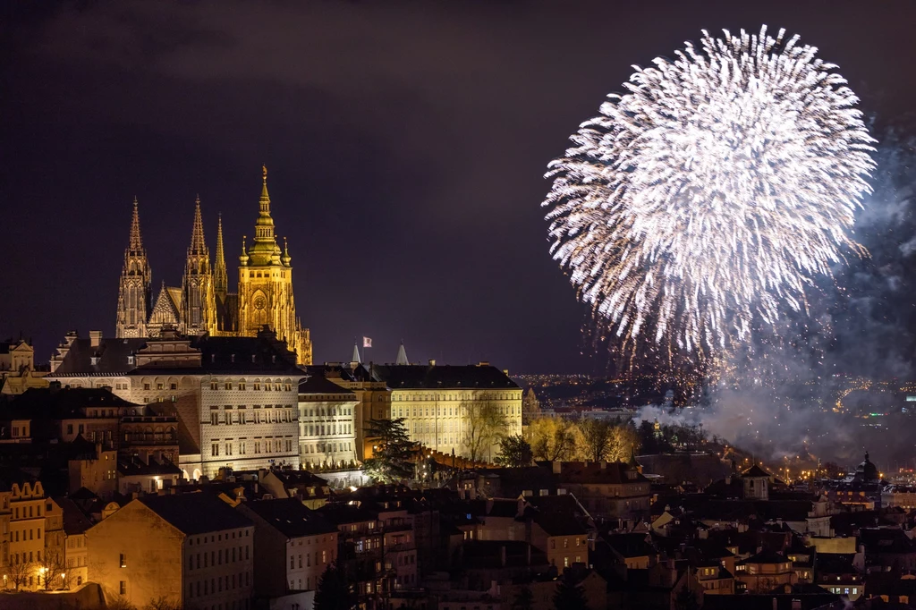 Praga prezentuje się niezwykle spektakularnie w sylwestrową noc