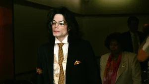 Najpierw film, potem serial dokumentalny o Michaelu Jacksonie. Autorzy skupiają się na procesie