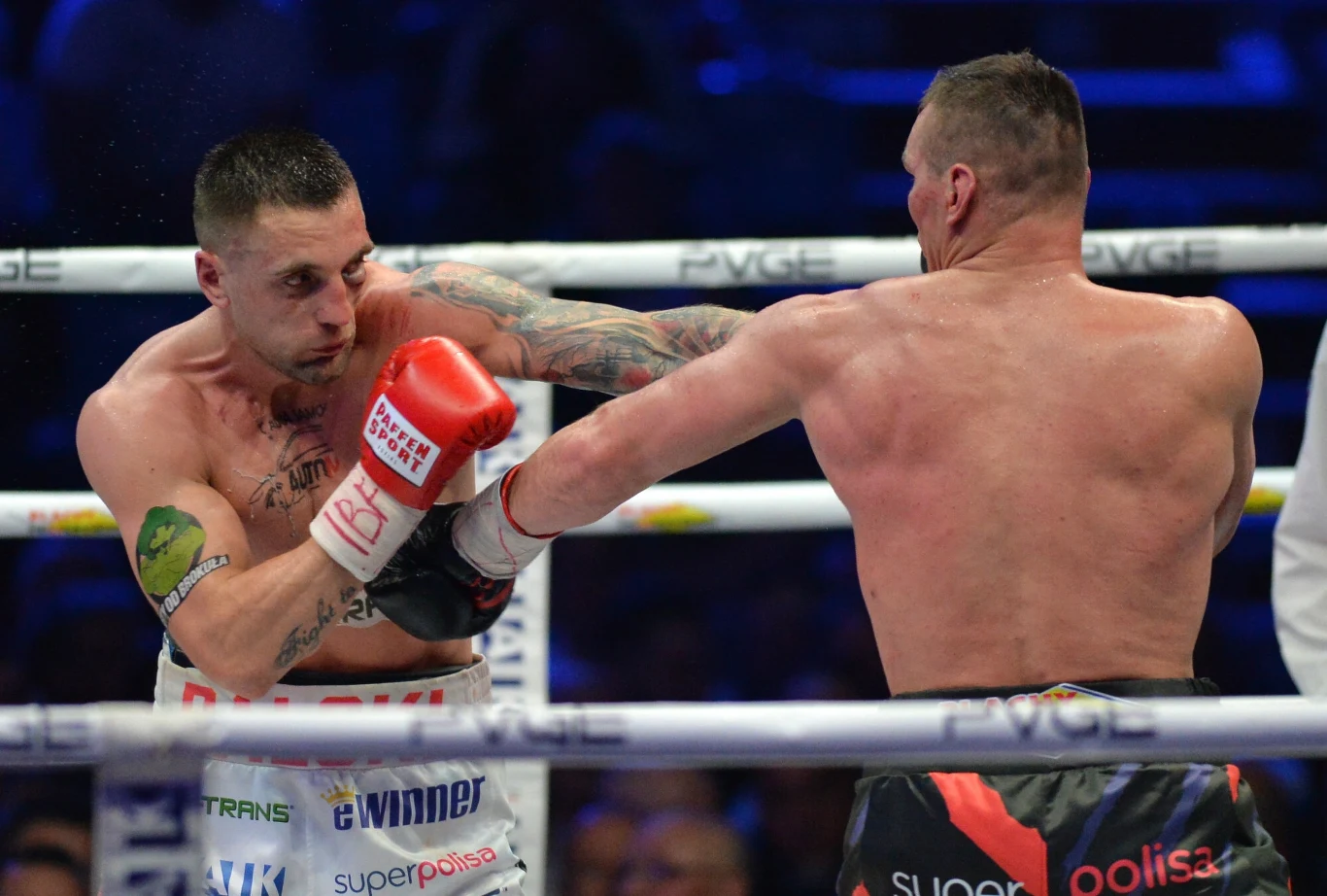 Adam Balski (z lewej) w walce z Mateuszem Masternakiem Adam Balski (z lewej) w walce z Mateuszem Masternakiem