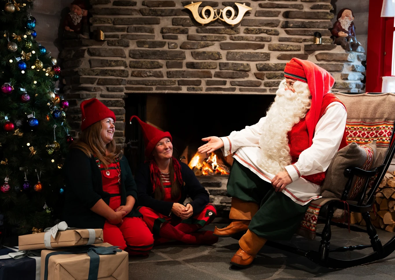 Spotkanie ze świętym Mikołajem w Rovaniemi rozpala wyobraźnie zarówno dzieci, jak i dorosłych. 