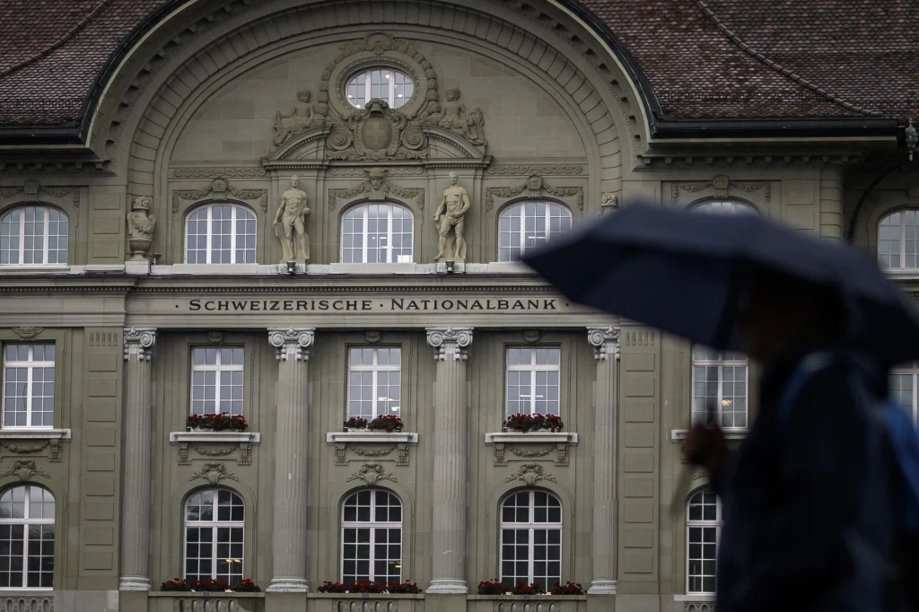 Bank centralny Szwajcarii tnie stopy procentowe o 50 pb.