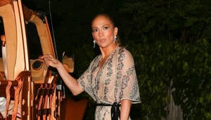 Jennifer Lopez w stylu boho. Odsłoniła ponętne nogi