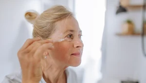 Wystarczy kilka kropel dziennie. Rozprasowuje zmarszczki jak botoks 