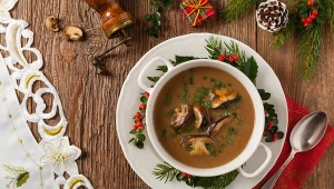 Jakie przyprawy dodać do wigilijnej zupy grzybowej? Będziesz rozdawać gościom ten przepis