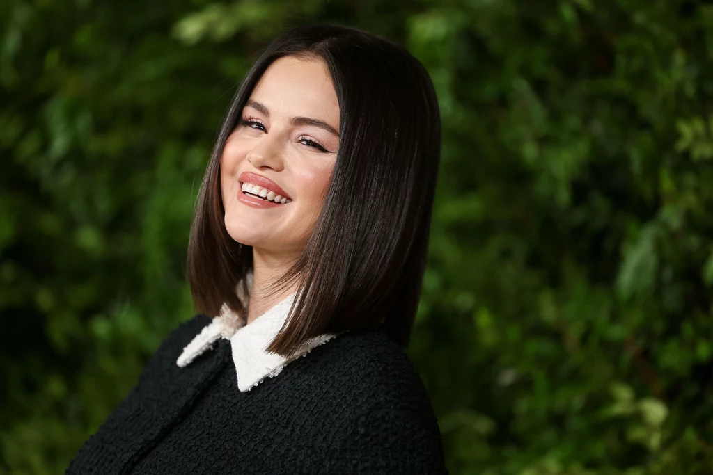 Selena Gomez znów zachwyciła stylizacją. Połączenie tych dwóch kolorów nigdy nie wyjdzie z mody