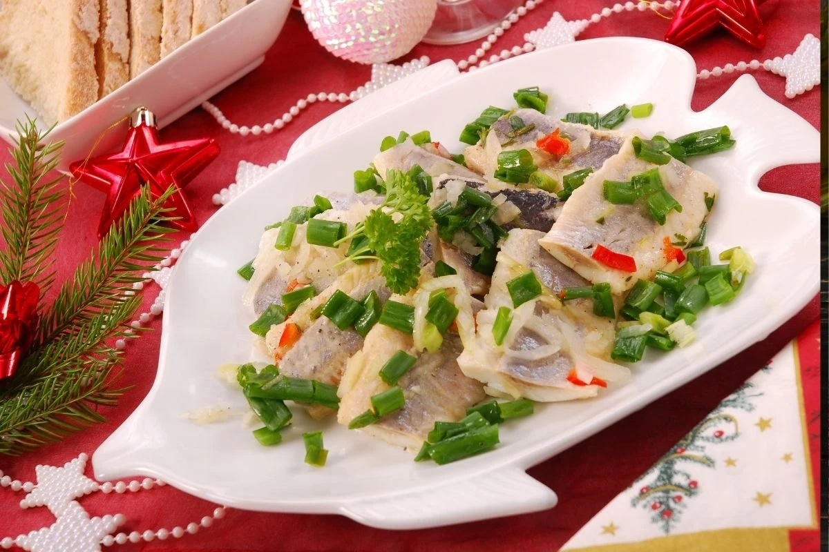 Śledzie w oleju są obowiązkową pozycją na świątecznym stole Śledzie w oleju są obowiązkową pozycją na świątecznym stole