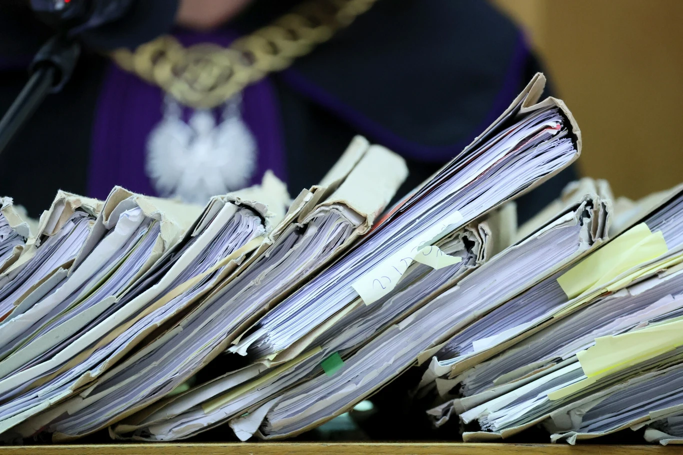 W sprawach kryminalnych sądy rozpatrują tony akt