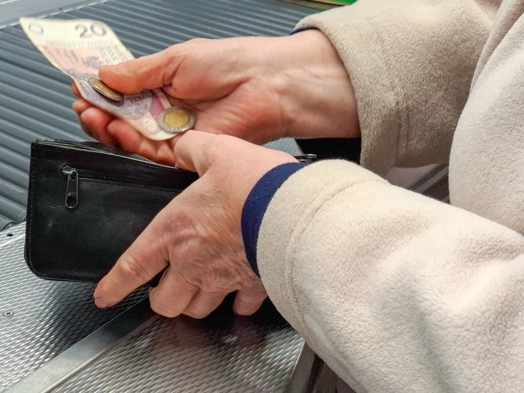 44-latek użył w piekarni fałszywego banknotu. Grozi mu 8 lat więzienia. Zdjęcie ilustracyjne