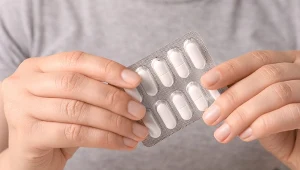 Nie powiązałbyś tego z niedoborami. Brakuje witaminy lub pierwiastka 