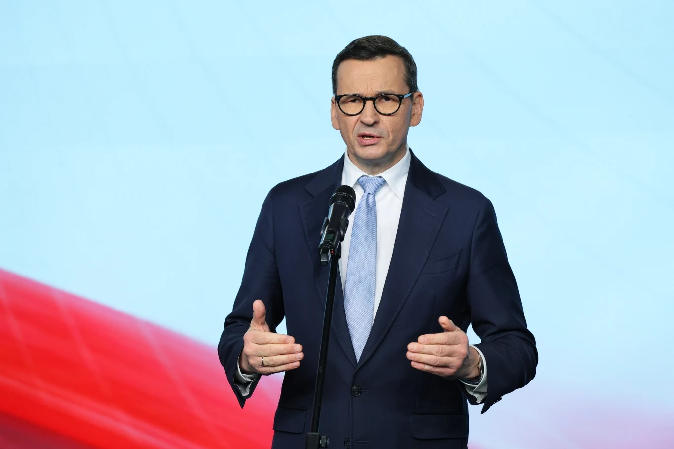 Mateusz Morawiecki mówiąc o stanie wojennym stwierdził, że obecny wykorzystywane są "metody te same" Mateusz Morawiecki mówiąc o stanie wojennym stwierdził, że obecny wykorzystywane są "metody te same"