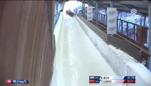 Dramatyczny wypadek podczas zawodów. Z całej siły huknęła o tor [WIDEO]